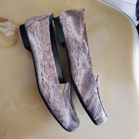 Ros Hommerson Regan Slip On Snake Print Round Toe Leather Dressy Loafers Sz 9.5 - Picture 4 of 10
